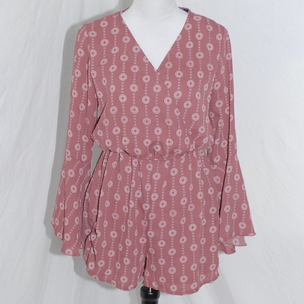 Romper EUC Flare Sleeve Blue Rain Womens Medium Mauve Pink Vneck White Floral